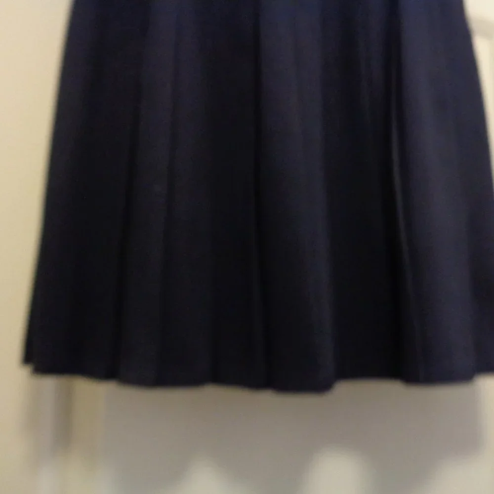 VINTAGE STRINGBEAN MINI PLEATED BLACK SKIRT W GOLDTONE BELT 3/4